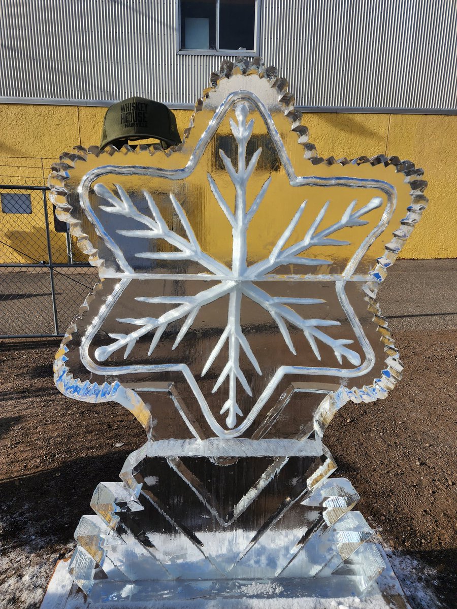 peepingnee tweet media