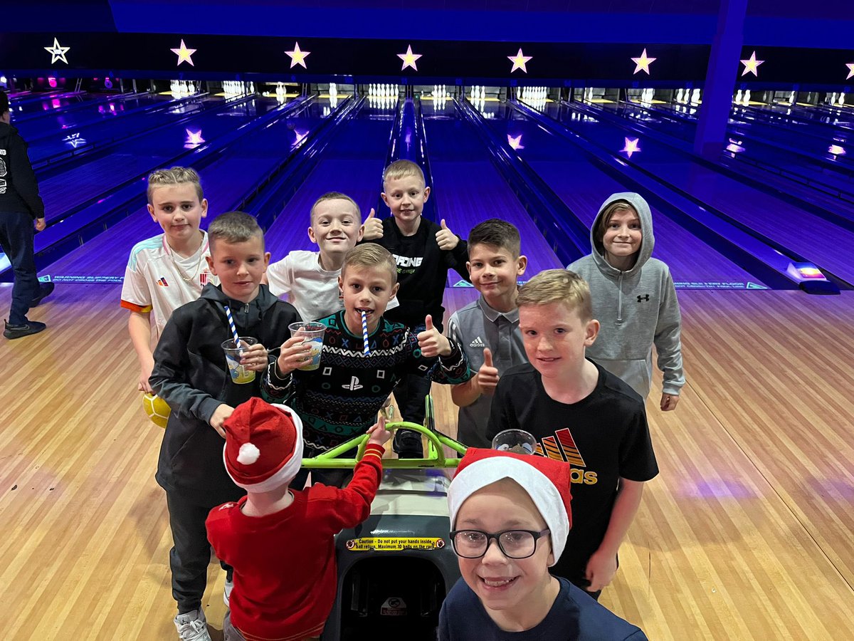 Great night with this crazy lot. Merry Christmas 🦉🔵🟡🎄🎅🎄