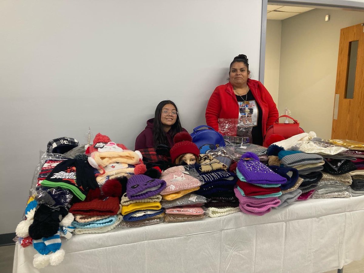 We are revving up and are ready for our Christmas Market today at 2PM! Come on by La Casa de Amistad!
—
¡Estamas listos para nuestro Mercadito Navideño hoy a las 2PM! ¡Aqui nos vemos en La Casa de Amistad!