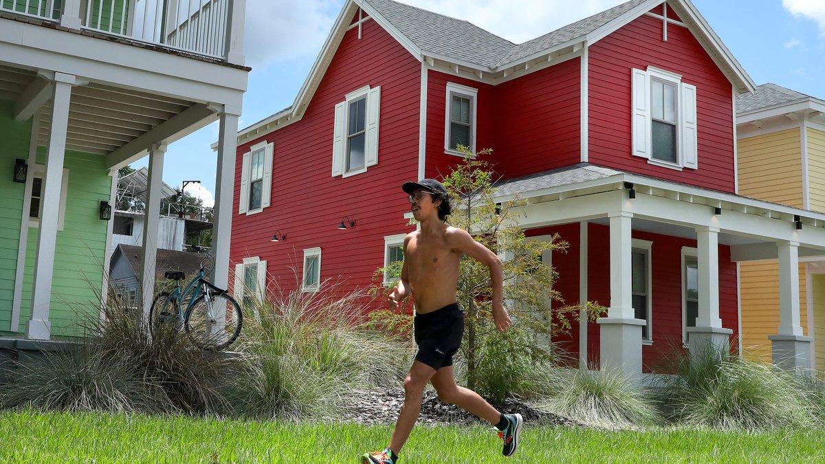 aboutcities's tweet photo. First city in Florida to eliminate single-family zone is Gainesville. Watch this space. https://t.co/BjIQti6vaC https://t.co/xxW9i6Lwu5