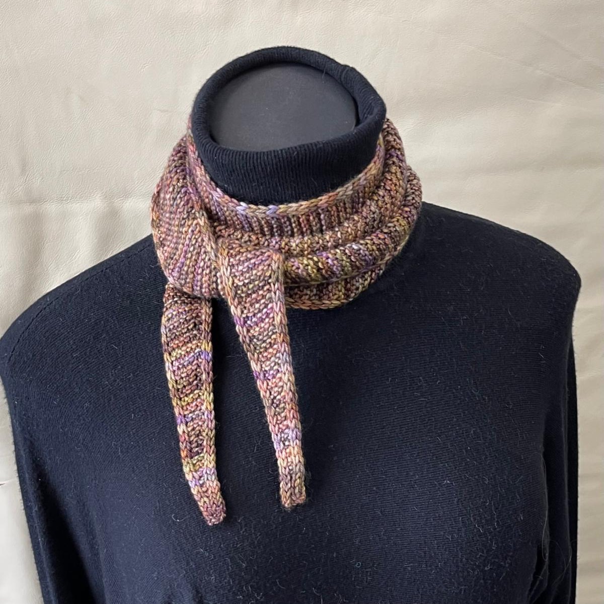EmysYarns's tweet photo. More #HolidayGift Knitting Ideas: The #SophieScarf. This is "hot right now" on Ravelry and with one skein of #MalabrigoCaprino and US4 needles, you can knit this in just a few hours! Thanks to Claudia for being our beautiful model! #EmysYarns #Knitting #Yarn #Handmade #Yarn https://t.co/P8QU8sBlqd