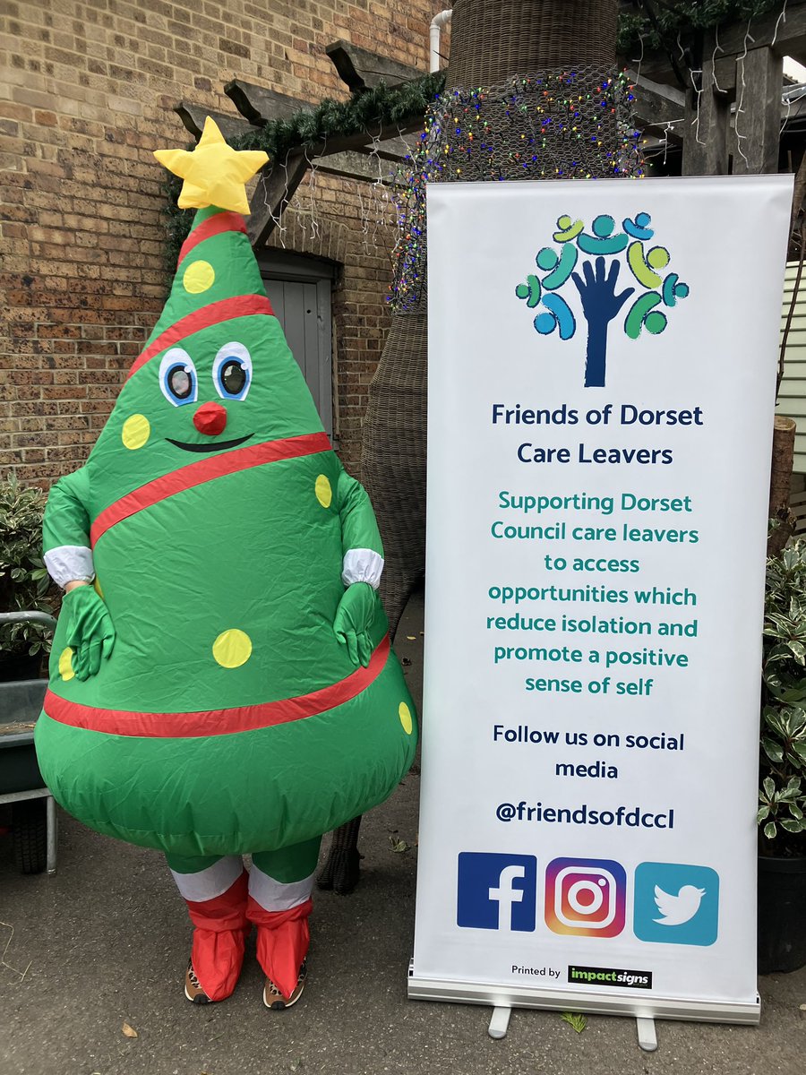 🎄 🎄🎄 🎄 🎄 🎄 🎄 

We joined <a href="/PoundburyRotary/">Poundbury Rotary Club</a> for a few hours of fundraising this afternoon, whilst they were at #Poundbury garden centre. 

Only 1 child cried and 1 dog seemed particularly upset too 😂, but lots of smiles were seen and quite a few tree hugs were shared 💚