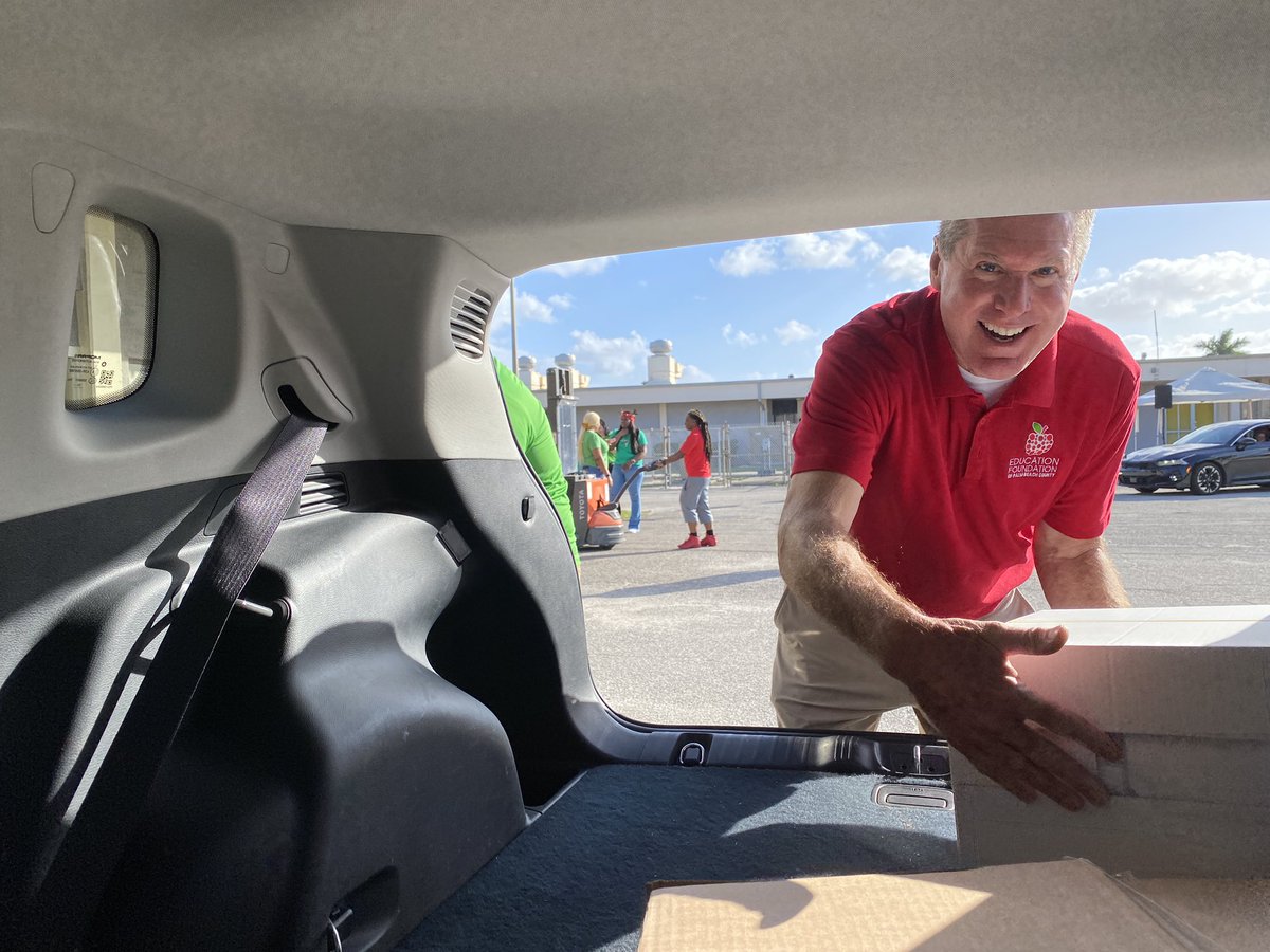 CTESLions's tweet photo. Thank you to @Publix &amp; the @EducationFdnPBC for donating supplies for our school and many more this morning!! Volunteers were there to load vehicles and spread holiday cheer. Check out the photos for a surprise from Superintendent Burke too! @pbcsd https://t.co/6SDo5eQgkj