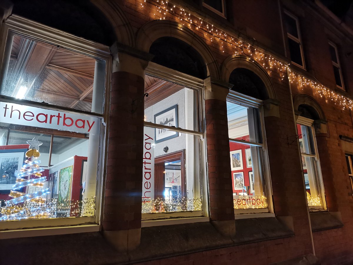 It's clear and chilly❄️this festive Saturday evening in Fenton's Albert Square

but the sight of the lights from the Christmas tree, <a href="/FentonTownHall/">Friends of Fenton Town Hall</a> &amp; <a href="/TheartbayG/">Theartbay Gallery</a> shining brightly warms the cockles of our hearts ❤️☃️🎁🎄

<a href="/SoTCityCouncil/">Stoke-on-Trent CC</a> <a href="/SoTRegeneration/">Stoke-on-Trent Regen</a>
