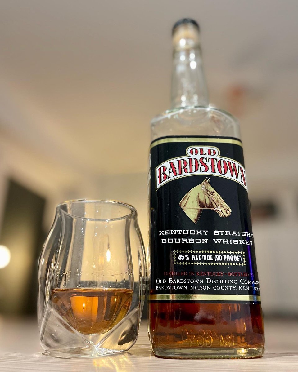 BourbonGents's tweet photo. Old Bardstown Bourbon Whiskey. Kentucky’s finest barrel aged for excellence. Enjoy your weekend you beautiful people #bourbon #whiskey #oldbardstown #oldbardstownbourbon #kentucky #norlan #bourbongents https://t.co/UgFzanXtBm