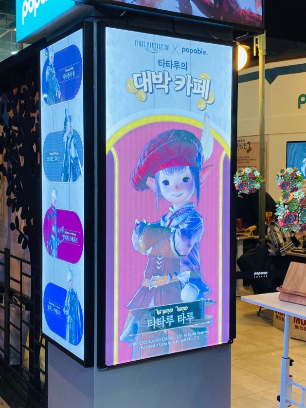 hwasazang's tweet photo. 대기시간 가까워져서 미리 근처로 이동했는데 처음 카페를 딱 보자마자 느낀 인상이 규모가 너무 작다였음ㅜㅜ 줄 섰던 인원은 그렇게 많았는데… 규모가 이렇게 작은데다 대기순번 알려주는 카톡에서 대기인원을 수정하면 앞번호 사람들이 하나둘씩 늘어나며 뒷번호 대기가 더 길어지지 않았을까…? https://t.co/vkuO43QffD
