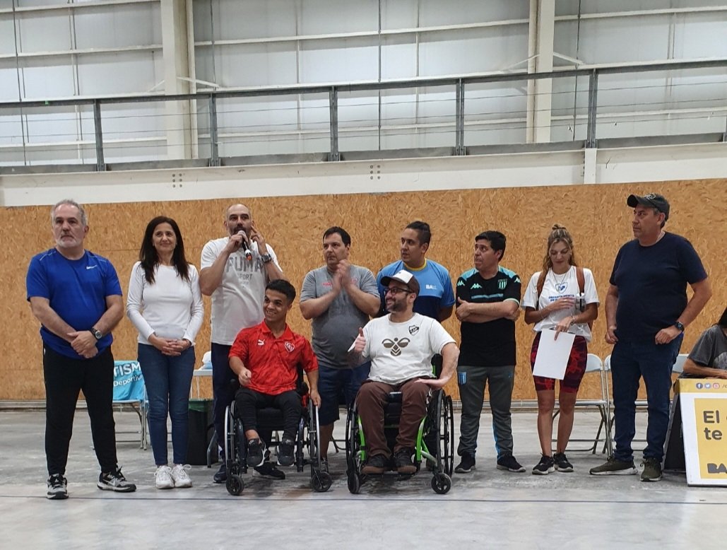CaslaSocial's tweet photo. En el #DíaInternacionalDeLaDiscapacidad, #SanLorenzo se consagró Campeón en la Categoría Discapacidad Intelectual Leve en la "Copa de Fútbol Inclusivo Ciudad de Buenos Aires" organizada por @gcba y FADDIM.
Equipo: Milton, Alex, Cristian, Lucas, Luis y Sebas.
Felicitaciones! 💙❤️ https://t.co/QFF0z3GD3g