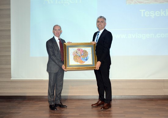 Aviagen firması Türkiye, Ortadoğu ve Kuzey Afrika Bölge Operasyonları Müdürü Murat Yakar, Grand Parent Stock Kuluçka Müdürü Yasemin Minareci Yaprak ve Planlama Müdürü Orhan Kahraman’ın konuşmacı olarak yer aldı.