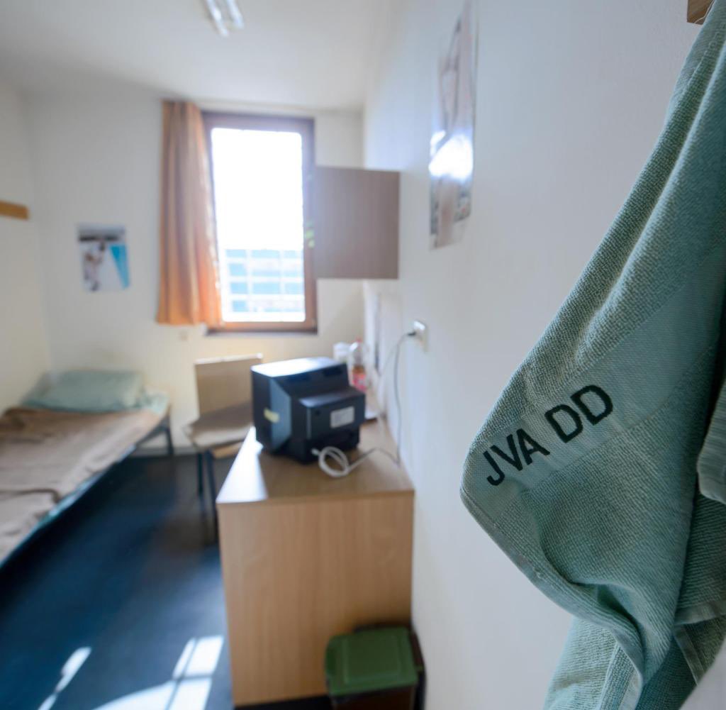 Asche Ascheson tweet media