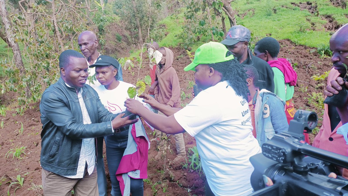 anne_tek's tweet photo. @kenya_climate joins community of Igembe Central, #GOK Meru Youth Service,Njiuri Njege Council of Elders and the Church during the #5BTREESKE campaign @PACJA1 @mithika_mwenda  @martin_mugamb @DavidBusienei6 https://t.co/lW1fkQRyzH