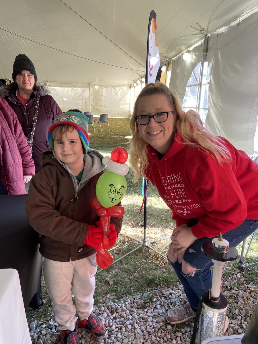Jamie and his Grinch balloon bend from Indy Entertainers! #Weihnachsmarkt