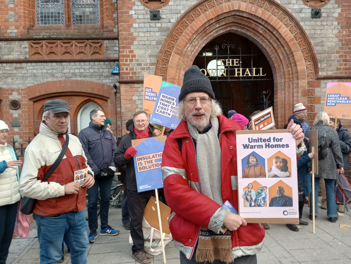Berkshire Greenpeace joined with <a href="/ReadingFOE/">Reading FoE</a> to launch #WarmThisWinter . Insulation, Renewable Energy , Poverty Prevention are so urgent &amp; in such demand .<a href="/RishiSunak/">Rishi Sunak</a> <a href="/rdgchronicle/">Reading Chronicle</a>