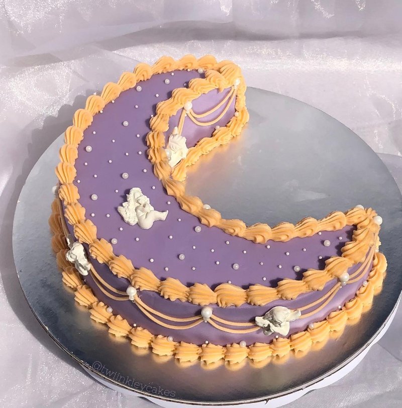 prettiestavenue's tweet photo. moon-shaped cakes https://t.co/SISwdG1FlC