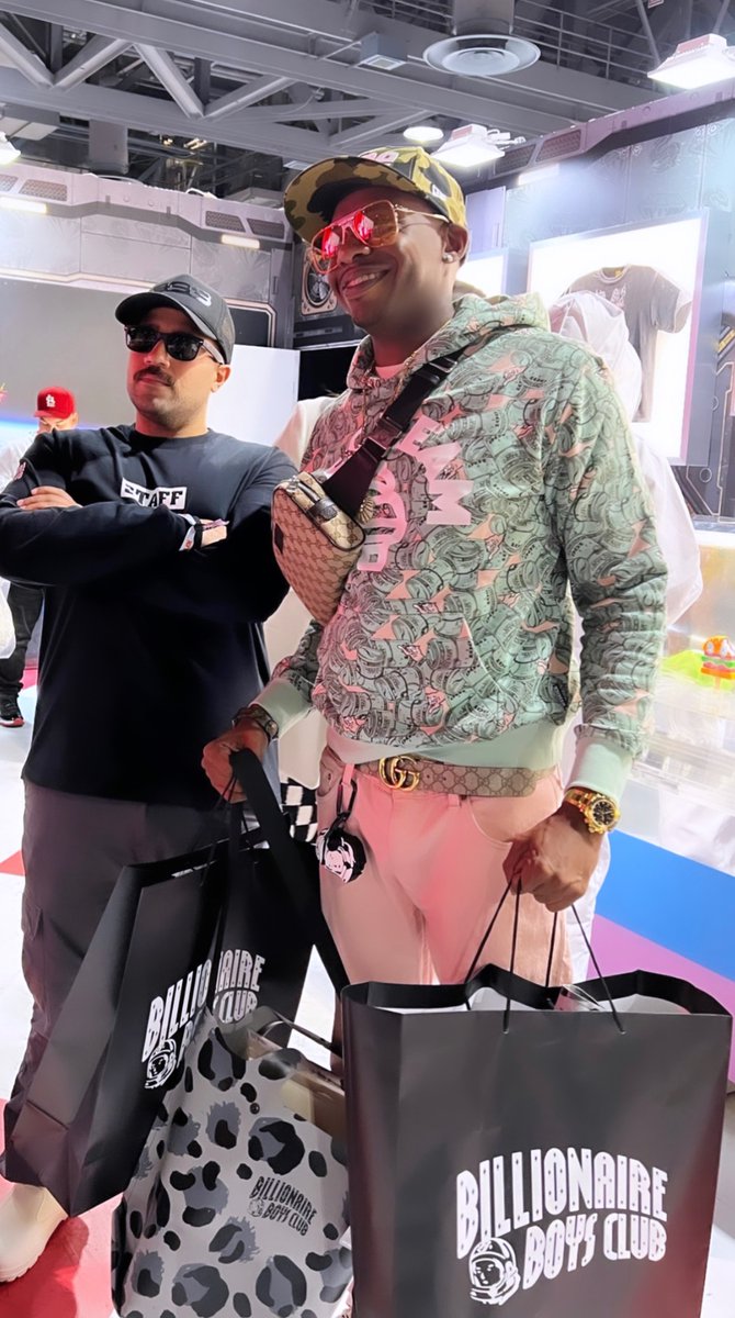 DRB3000's tweet photo. Social Media is too much for me to keep up with & overly post on when I’m busy being a star in REAL LIFE 🤷🏾♂️🖖🏾💯
https://t.co/fc6cCU4OhN
#ComplexCon2022 @ComplexCon
@bbcicecream @BAPEOFFICIAL @Pharrell @ChadHugo @Gucci @i_am_OTHER @NERDarmy https://t.co/KCscGSQjm8