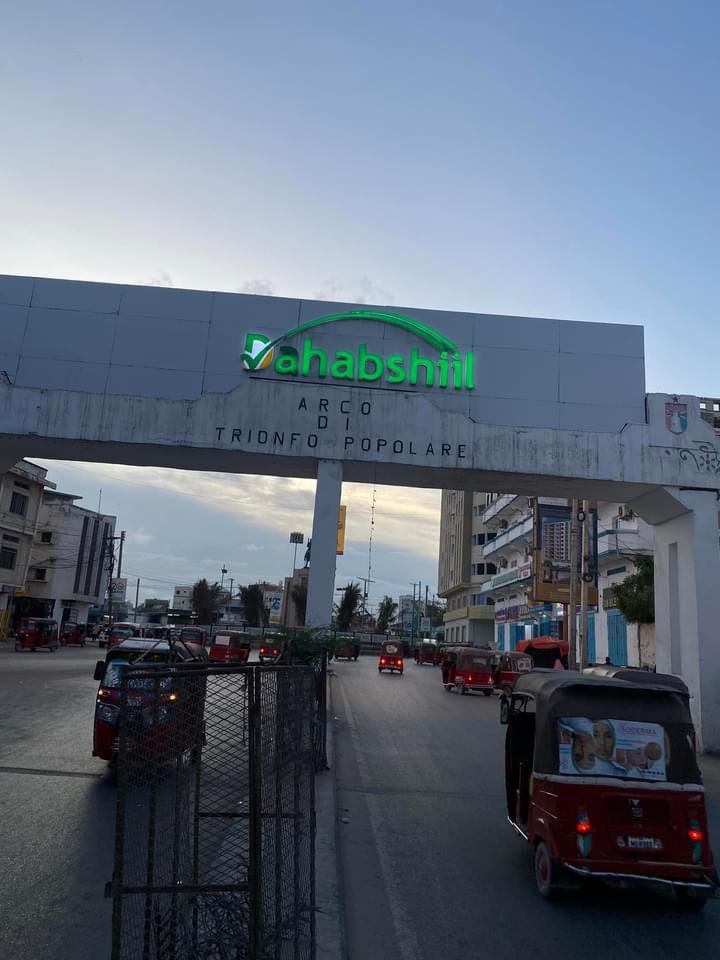 dhoorebbc's tweet photo. .@Dahabshil a leading Somali Remittance company. #Mogadishu #Hargeisa, #Jigjiga, #Garisa #Djibouti https://t.co/IBv48JGbs7