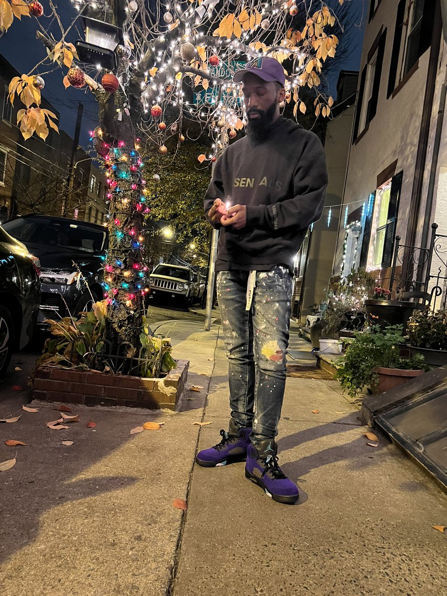 coolguydev_'s tweet photo. Tha Joker Dat Stole Christmas 🃏🎄🖤 #RIPRell 🍇 https://t.co/rstmhaKnAk