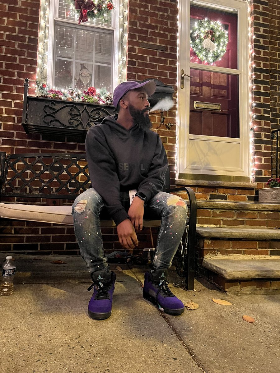 coolguydev_'s tweet photo. Tha Joker Dat Stole Christmas 🃏🎄🖤 #RIPRell 🍇 https://t.co/rstmhaKnAk