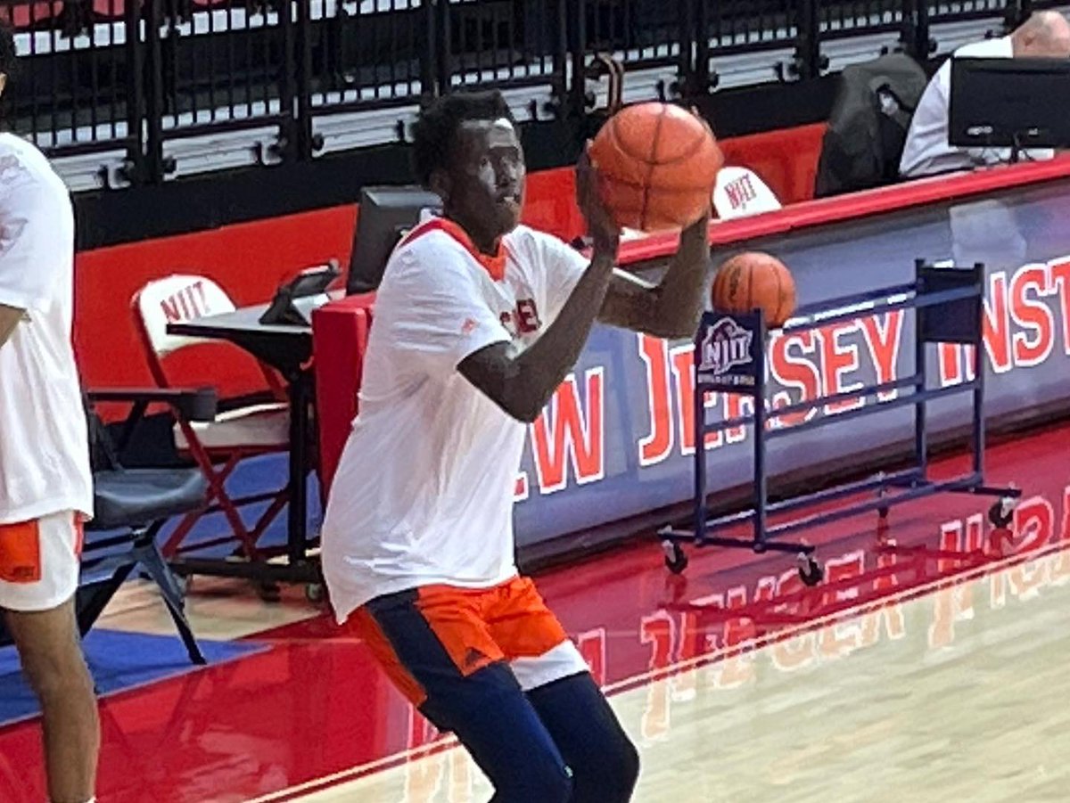Bucknell_MBB's tweet image. Pregame warmups at the WEC. Bison and NJIT coming up at 2 p.m. on ESPN3 and The Valley 100.9 FM. #rayBucknell #TheBisonWay