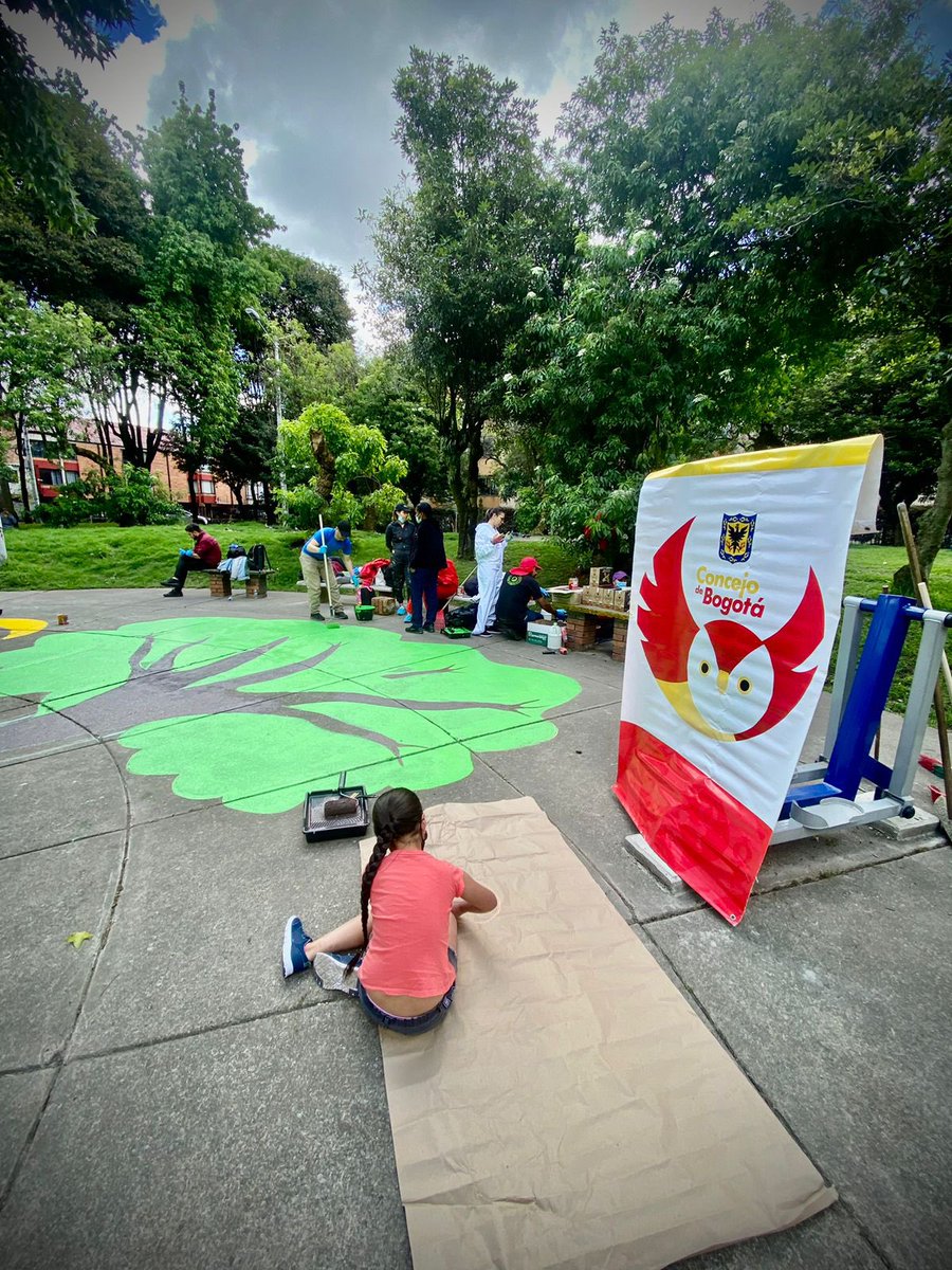 DemoLabCA's tweet image. @demolabca acompaña a la comunidad del barrio San Diego en actividad “Calles Mágicas” con el fin de recuperar el espacio público en sus parques. Nos acompaña @AlcaldiaSuba11, @SubRedNorte, @Educacionbogota e @integracionbta con el programa Parceros, por una mejor ciudad.