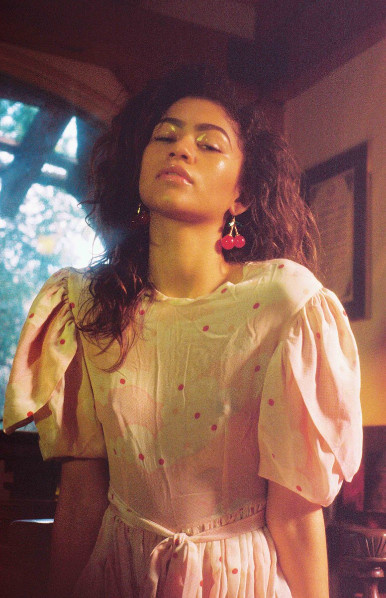 randomzendaya's tweet photo. Zendaya for Wonderland Magazine✨ (pg Petra Collins) https://t.co/SHlZcoclvZ