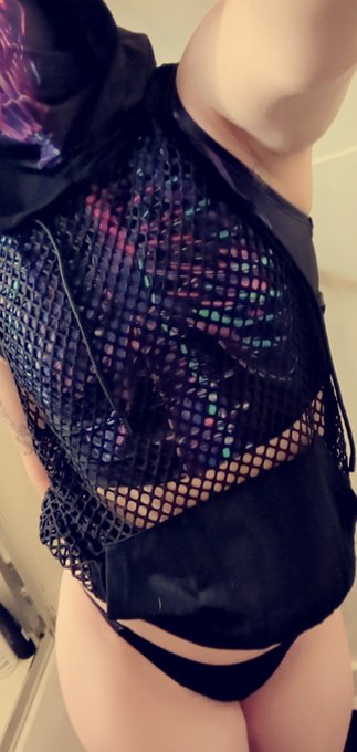 2 pic. ?got some comfort clothes and wow... https://t.co/m4MtkbS8L3