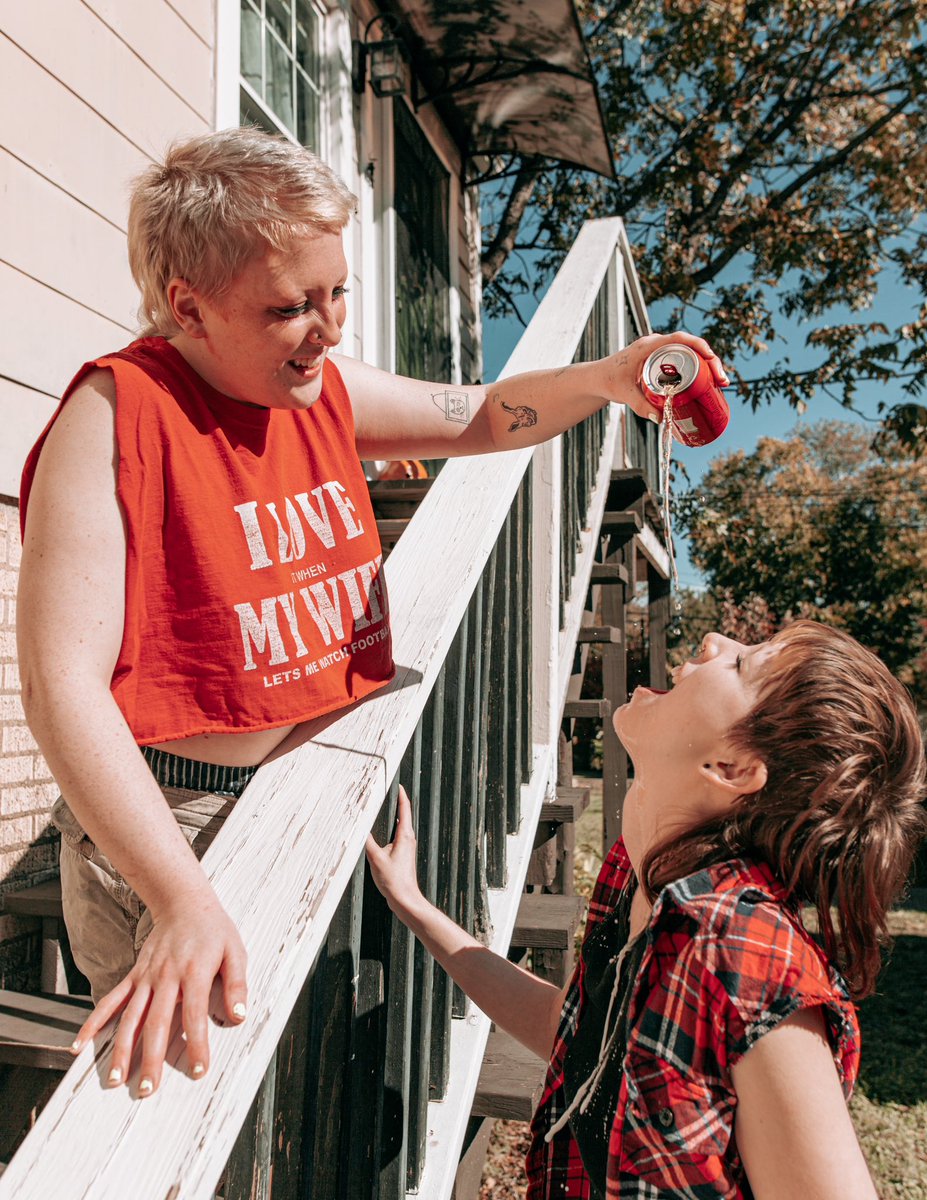 singledadissad's tweet image. Drinks and smokes; country girls make do.