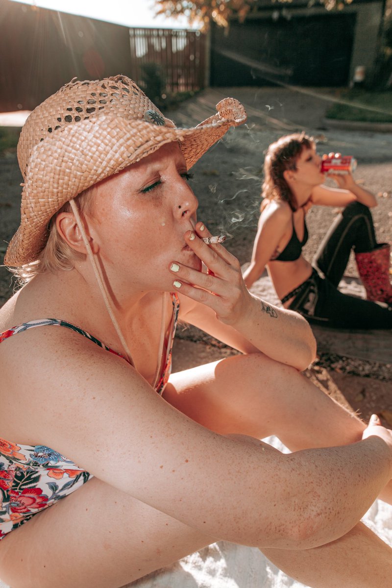 singledadissad's tweet image. Drinks and smokes; country girls make do.