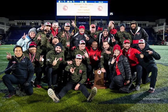LongaMatthieu's tweet photo. Back 2 Back 📙💍!! Best coaching staff no question!! @QO_FOOTBALL @QO_Coach_Kelley @CKQOfootball @SportyEvans_2 @CoachChanguris @TwineTime_35 @RD__III @Coach__Fleming @StrengthDesign @Coach__Belkin @coachstevehanna @Coach_JRose @ABradley5 #BIGQO #ALLIN #18out🫶 #Nextchapter https://t.co/2OWZX1b0IG