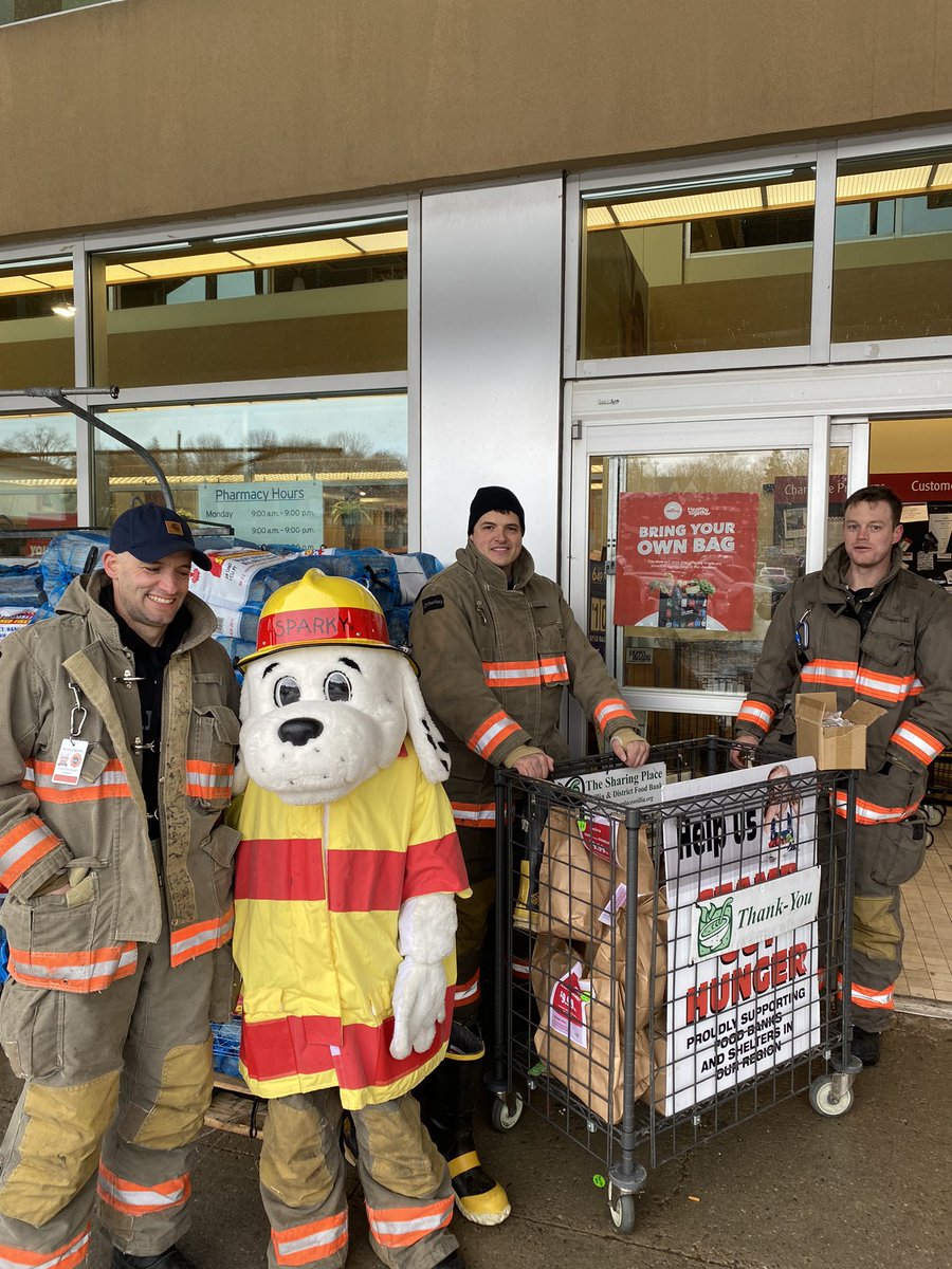 Orillia Firefighters (@orilliapffa) on Twitter photo Today, <a href="/OrilliaFire/">Orillia Fire</a> members were out collecting food and money donations for local organizations. We are thankful for all the generosity from our community this holiday season!🎄🎁<a href="/cityoforillia/">City of Orillia</a> <a href="/ClarksLoft/">Dave Clark</a> Today, <a href="/OrilliaFire/">Orillia Fire</a> members were out collecting food and money donations for local organizations. We are thankful for all the generosity from our community this holiday season!🎄🎁<a href="/cityoforillia/">City of Orillia</a> <a href="/ClarksLoft/">Dave Clark</a>