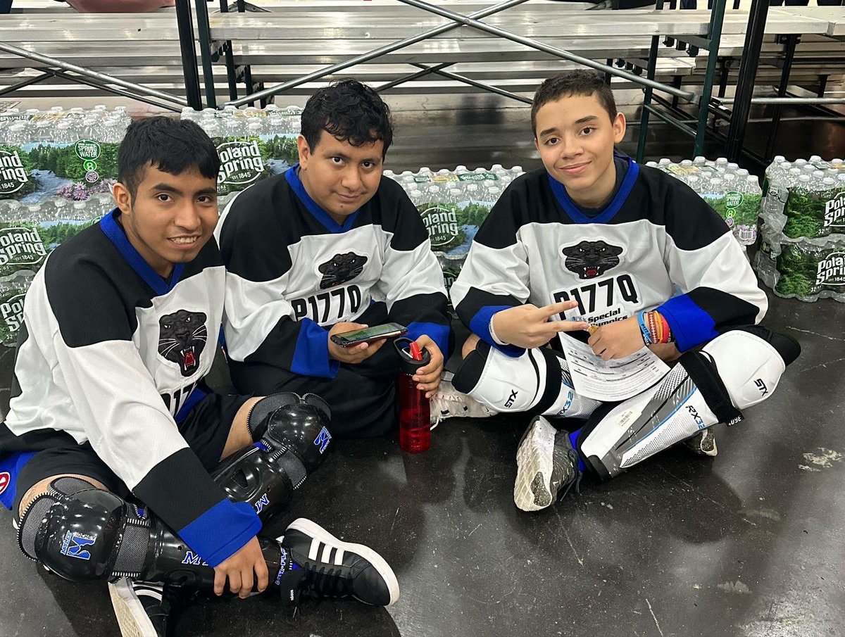 P177Qpanthers's tweet photo. Our P177Q Panthers Hockey Team with Superintendent Ketler Louissaint &amp; Principal Duffy ready to compete at the Javits Center for @specialolympics Winter Classic!!! 

GO PANTHERS!!! 🐾🏒🥅

#specialolympics 
#gopanthers🐾 
#district75 https://t.co/H3cWDcg67F