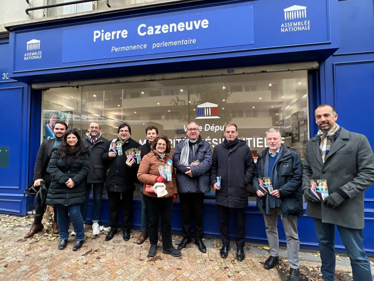 PierreCazeneuve's tweet photo. Présent ce matin au marché Jaurès de @villederueil pour partager mon courrier "Bilan de mandat" de ces 6 premiers mois !

Merci aux militants qui ont bravé le froid à mes côtés pour rester en toutes saisons à l'écoute des Rueillois ! https://t.co/pZ0QaqE4Tm