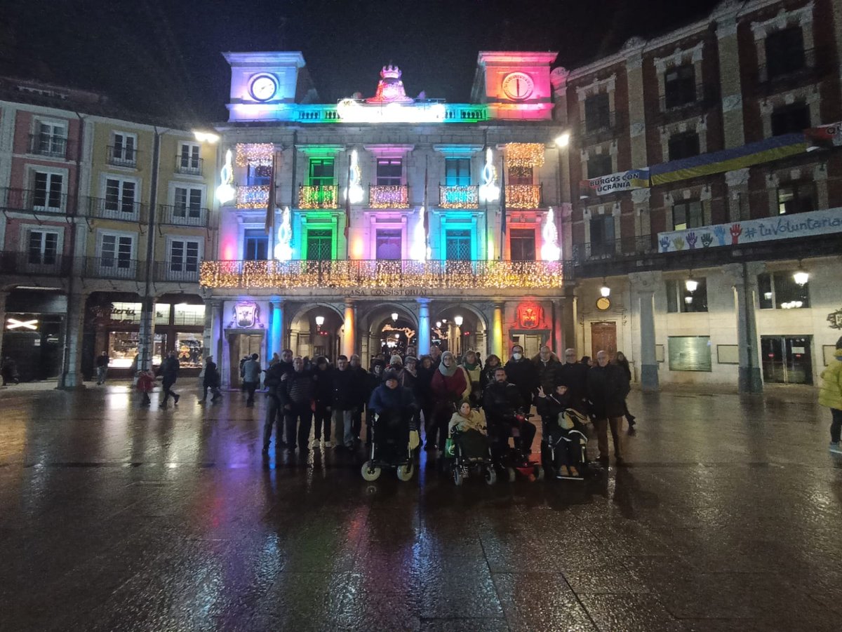 Hoy 3 de diciembre, #diainternacionaldelaspersonascondiscapacidad, desde <a href="/CocemfeBurgos/">Cocemfe Burgos</a> nos unimos en el <a href="/Aytoburgos/">Ayuntamiento de Burgos</a> para dar visibilidad a todas las personas con discapacidad y asociaciones que día a día luchan por la integracion e inclusión total de las mismas.
#juntossomosmas