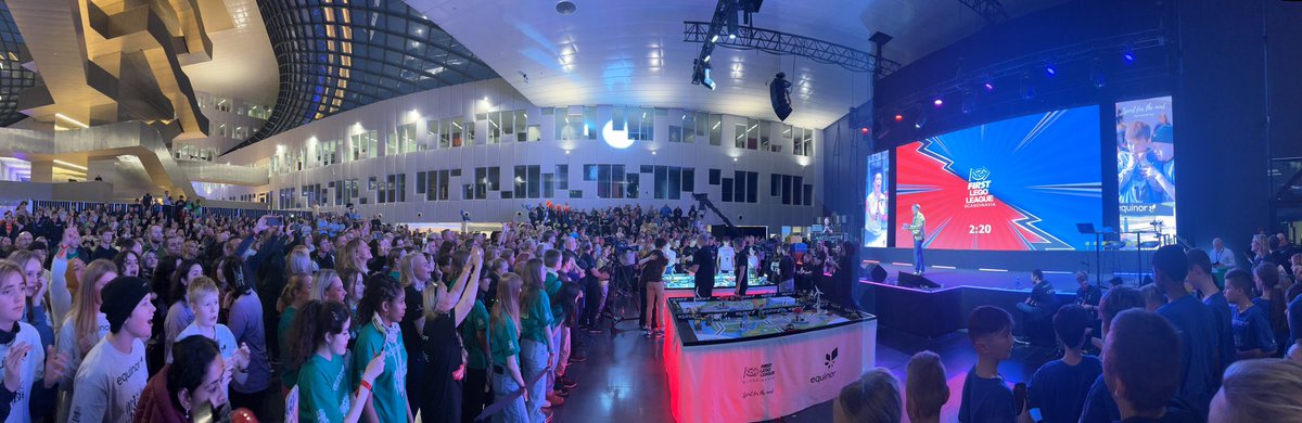 Skickar en hälsning från Oslo och den skandinaviska finalen i FIRST LEGO League. Låt oss höras om detta <a href="/Anders_Lindberg/">Anders Lindberg</a> #morgondagenshjältar