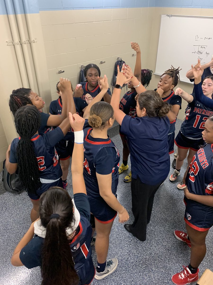 It’s half time Patriots 19 vs Pieper 20 LETS GO PATRIOTS! <a href="/SAVeteransHS/">Veterans Memorial High School</a> <a href="/AysiaGholston/">Aysia Gholston</a> <a href="/j0celynjanae/">jocelyn</a> <a href="/43chloeray/">Chloe Ray</a> <a href="/VMHSGirlsBB/">Veterans Memorial HS GIRLS BASKETBALL</a>