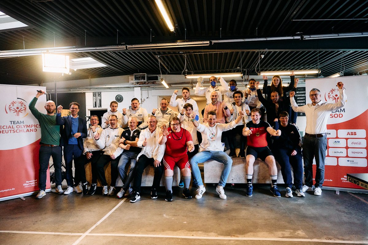 Heute ist der Internationale Tag der Menschen mit Behinderung. Unsere wundervollen Athlet*innen stehen in den Startlöchern für die @SOWG_Berlin2023, um ein Fest der #Inklusion zu feiern und ihr Bestes zu geben!
Foto: SOD/ Michael Romacker
#ZusammenUnschlagbar