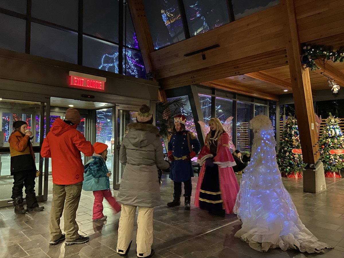 mghooi's tweet photo. Great time at #zoolights @calgaryzoo #yyc ❤️⛄️🍁 https://t.co/S1VZWIACDc