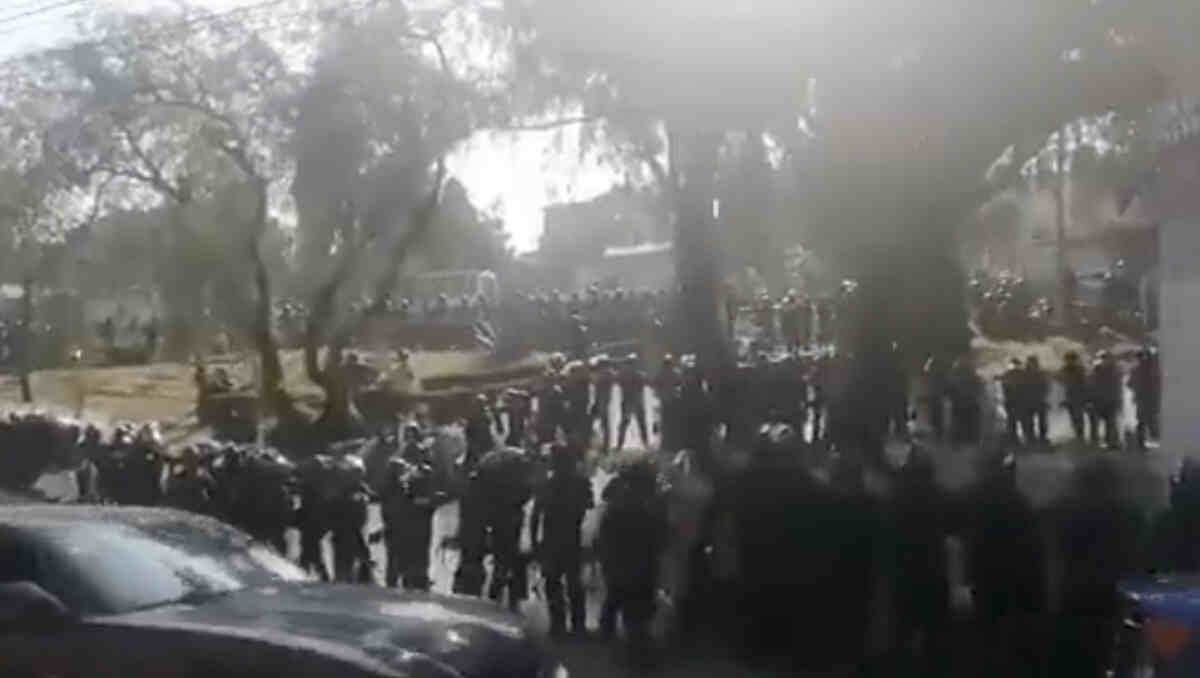 Impresionante la represión en contra de los defensores del agua en #SanGregorioAtlapulco Reportan en Twitter el impresionante operativo en contra de los defensores del agua en San Gregorio #SanGregorioAtlapulco. ... loquesigue.tv/?p=106153&utm_…