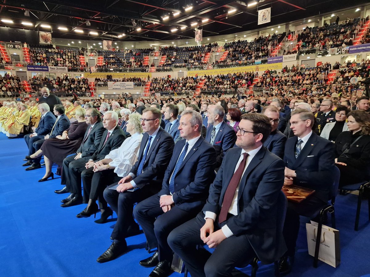 Dzisiaj 31. rocznica powstania Radio Maryja❗️
Pozdrowienia dla dalej Rodziny Radia Maryja 🤍❤️ 
Szczęść Boże na kolejne lata ewangelizacji🙏

#31latRM