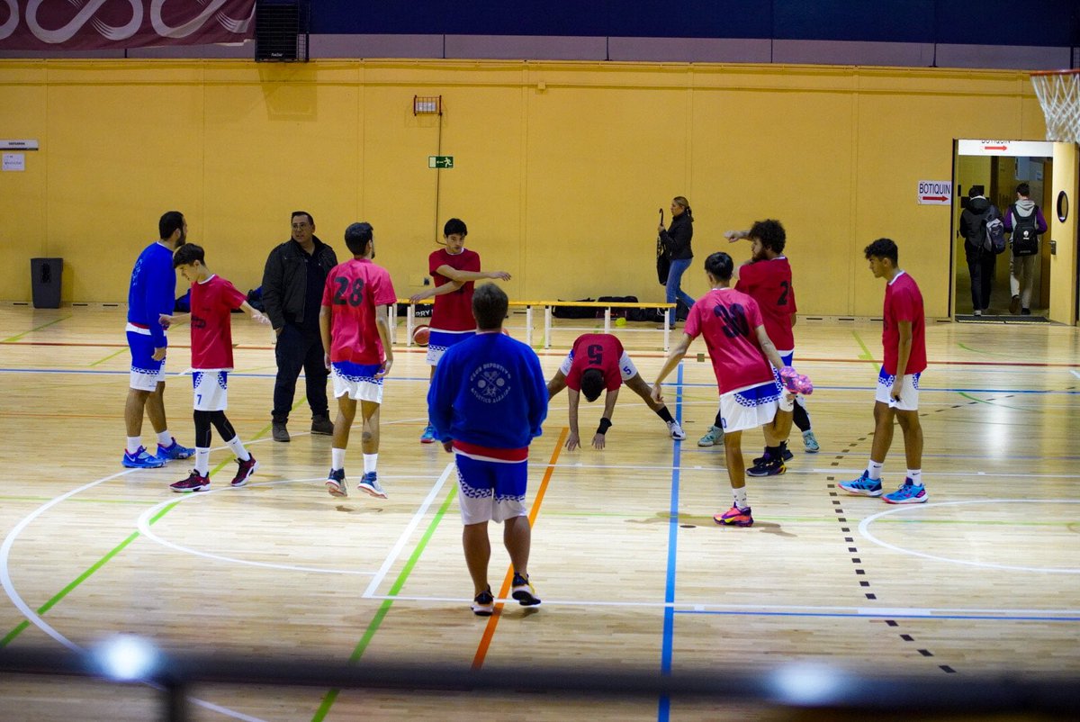 Atco_Alb_Basket's tweet photo. ⏱️ Calentamiento Inicial 

🏀 Nuestro equipo empieza a calentar 

Mucha suerte equipo #vamosalbaida https://t.co/8264lei8ax