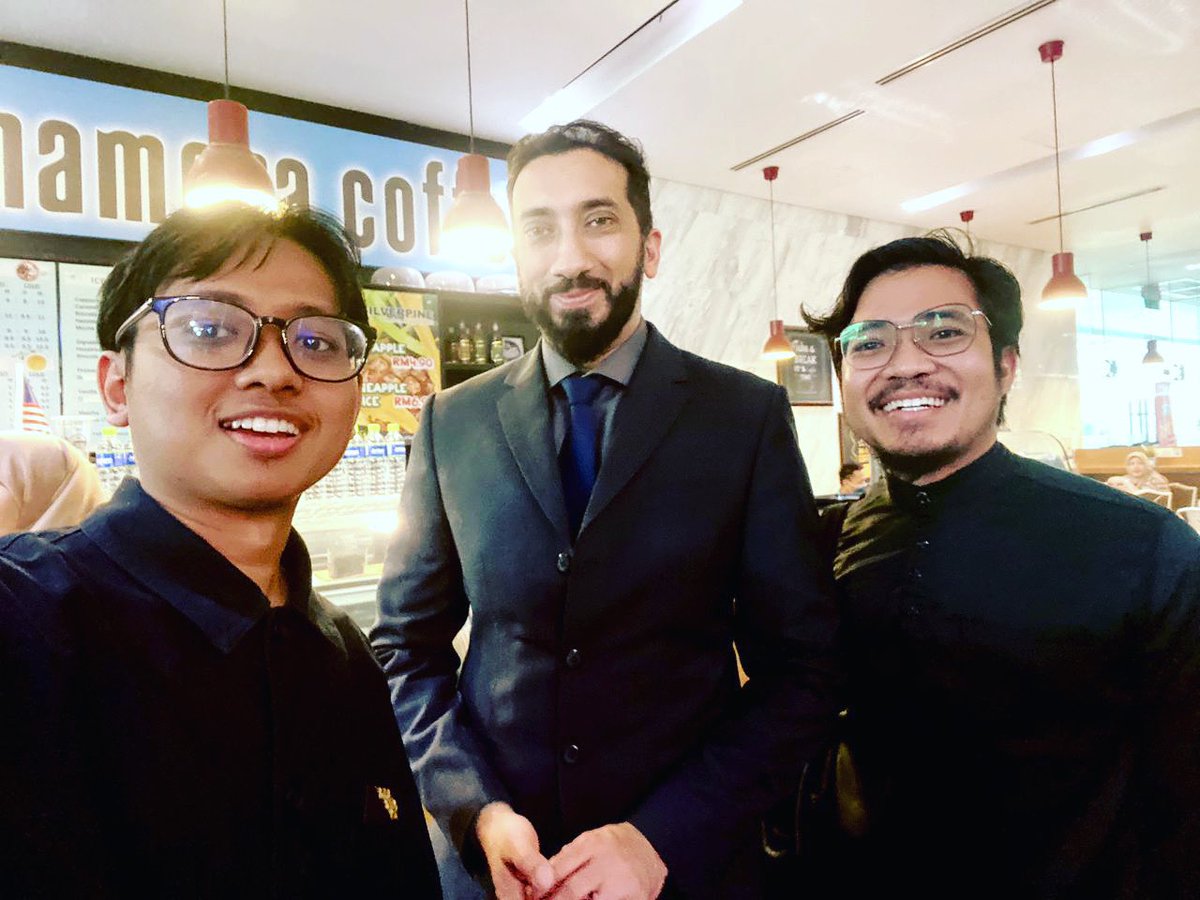 syaariabrahman's tweet image. Dua ayat sahaja dikongsikan ustaz Nouman. Namun nilai dua ayat itu apabila ditadabbur, umpama oksigen pada hidup berkeluarga. Pertamanya dari surah al-Tahrim ayat 1. Keduanya surah al-Ahzab ayat 70. Semoga Allah memberkati #worldquranconvention #copingwithchallenges