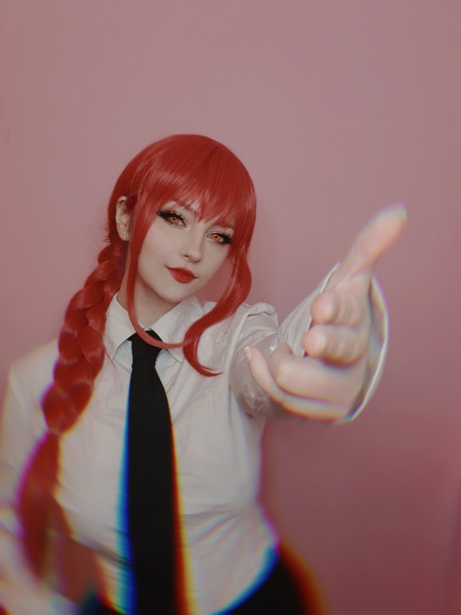 SweetPhoenixxx's tweet photo. Time to gaslight gatekeep and girlboss it 🖤 #makima #chainsawman #csm #makimacosplay #chainsawmancosplay https://t.co/0hw0f5oFnT