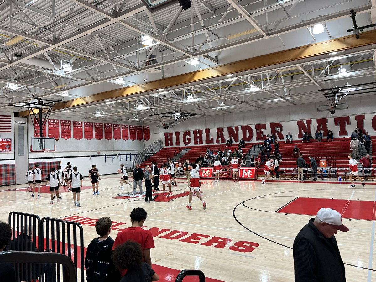 Taking in some hoops! Lots of Nova Cavs involved. @milesf24 <a href="/JackKaminski04/">Jack Kaminski</a> <a href="/sumay_frueh/">Sumay Frueh</a> Sam Biddick @cruz_steven11 <a href="/Trey_Clark2023/">Robert (Trey) Clark III</a> Daniel Fimbres @wabelite04 Ryan Furlong.