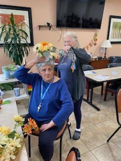 mystic_elder's tweet photo. Amanda, one of our Resident Services Coordinators, held a #FallCraft for Levi Gould and Fuller House in #Melrose. The residents made it fun, posing like tango dancers and Carmen Miranda! Their bouquets were great centerpieces. #feelingcrafty #madewithlove #supportivehousing https://t.co/far21TqQ6p