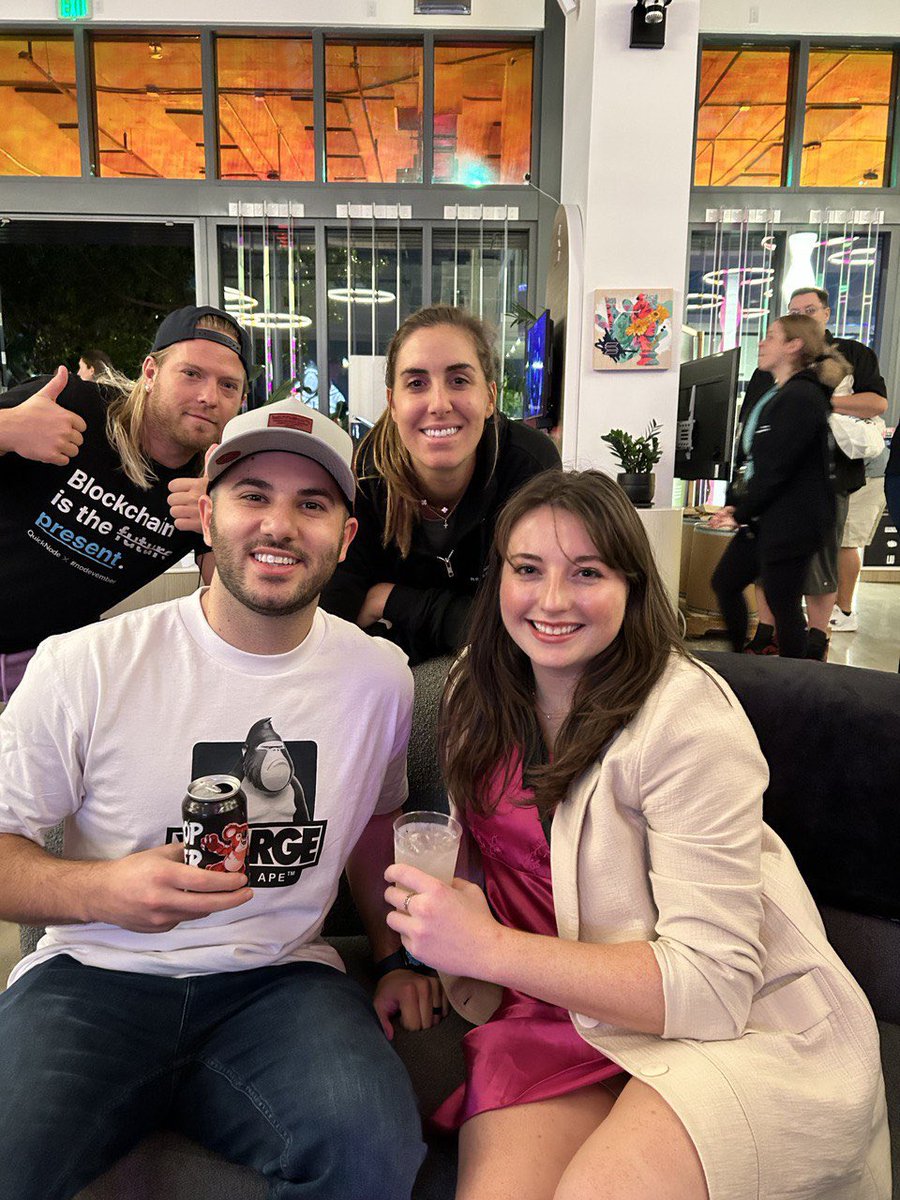 NickyScanz tweet media