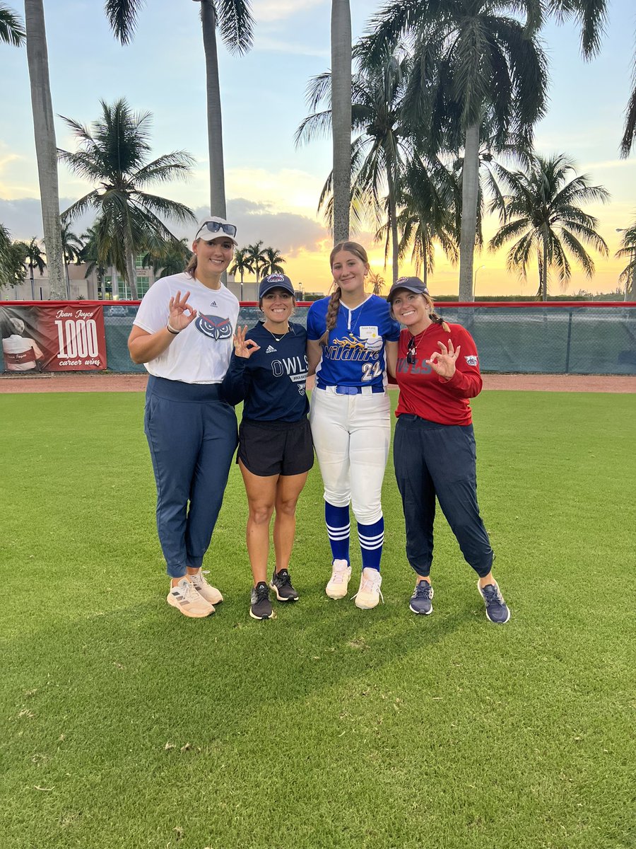 annelong2024's tweet photo. Had a great time in paradise at the @FAUSoftball camp!! Learned so much from the drills and had a lot of fun. Thank you to the coaches it was a great camp, and I hope to be back soon! @CoachJordanSB @tsmartt14 @newmz4 @WildfirePaulson https://t.co/Tnn89PnQFE