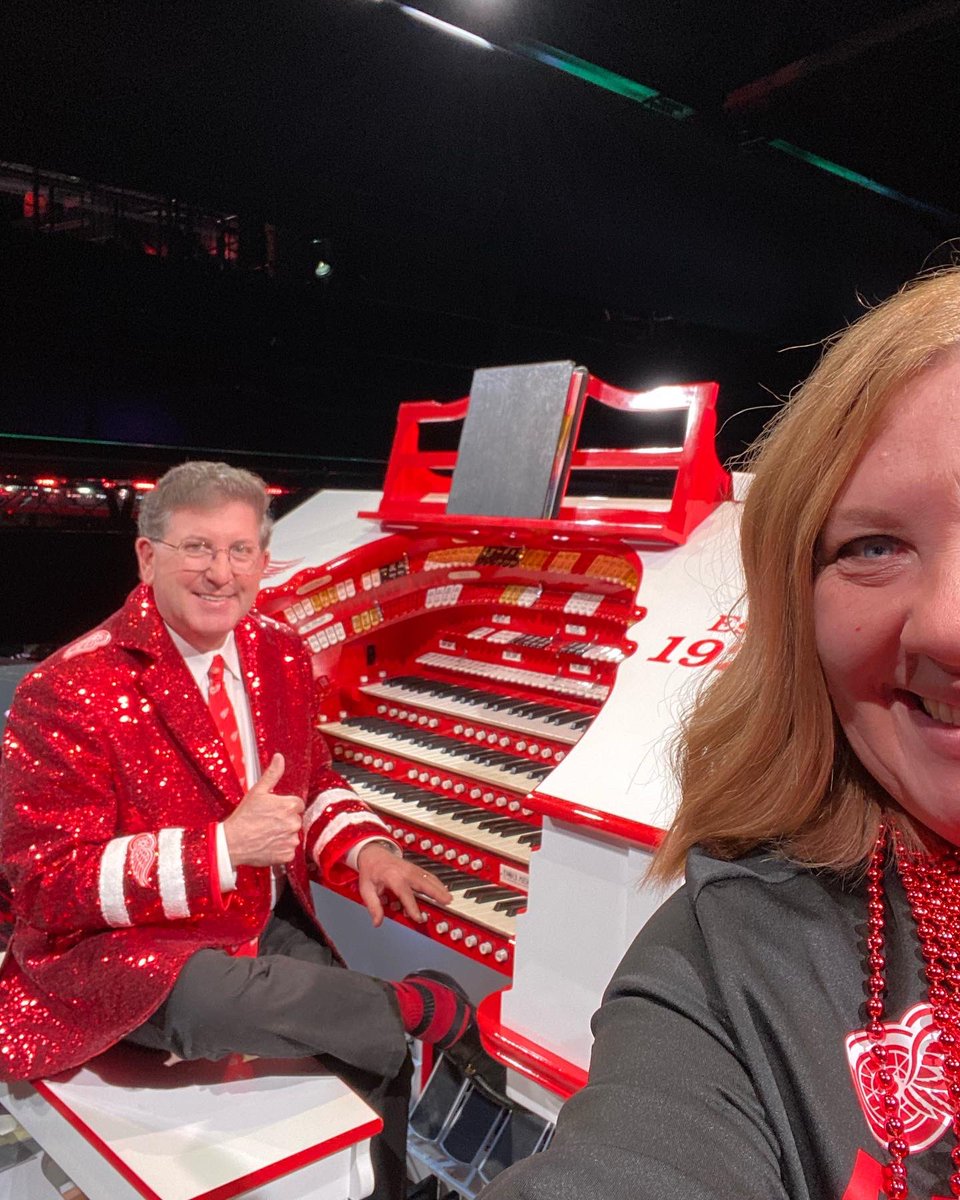 tammysjrfan's tweet photo. @DetroitRedWings vs @GoldenKnights #jimmyhoward signing before the game https://t.co/FvWSHZsMZc