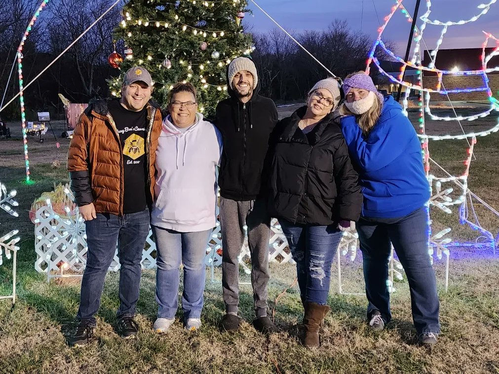 BusyBeesNWA's tweet photo. One hour until the parade starts! Come out to the field by the Farmington post office or public library to shop and watch the parade. https://t.co/L8AuibOquY