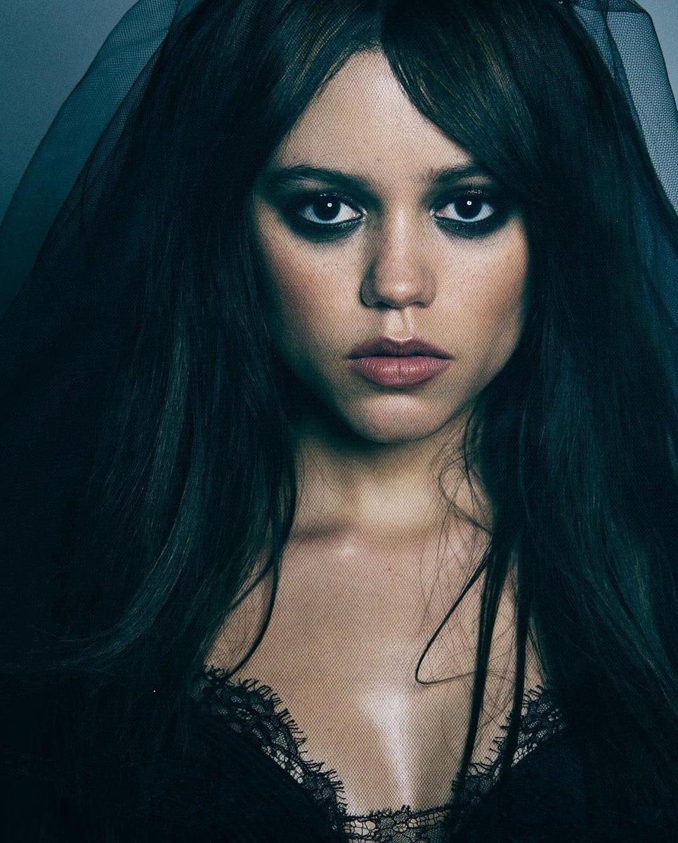 k7revista's tweet photo. Jenna Ortega 😍 https://t.co/Jd7NASbRdt