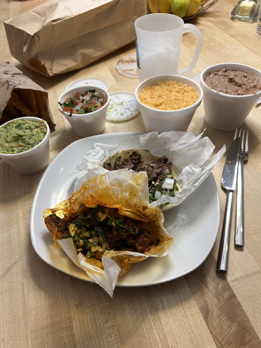tiredofitall48's tweet photo. Is this too much food for one person? #iatemostofit #imgoingtothrowup #hangoverfood #couchpotato @TaqueriaElAsadero https://t.co/q6lo6LLd8A