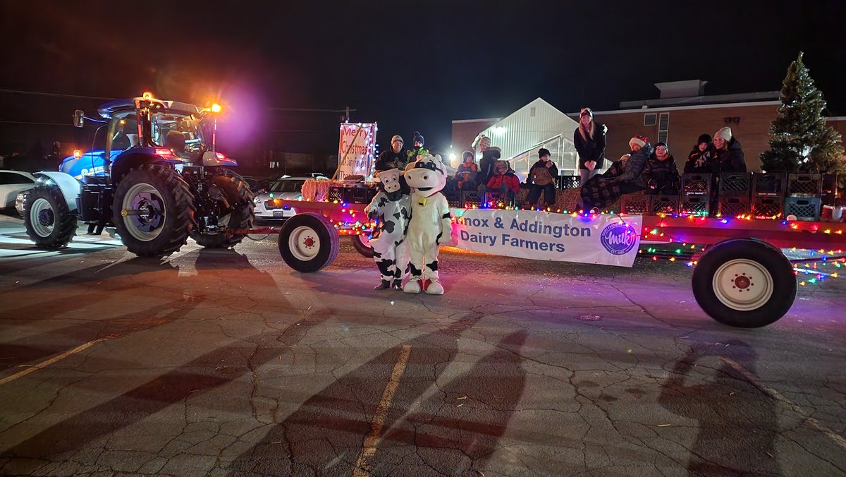 L&amp;A Dairy committee handing out <a href="/reidsdairyco/">Reid's Dairy Company</a> choc milk at the annual Napanee Parade of lights. #MerryChristmas